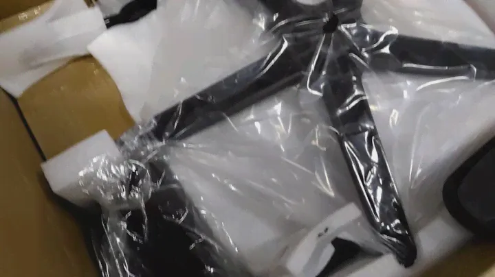 Версия кресла с пластиковой крестовиной от DXRacer OH/D_03/N ( RETNE.RU)
